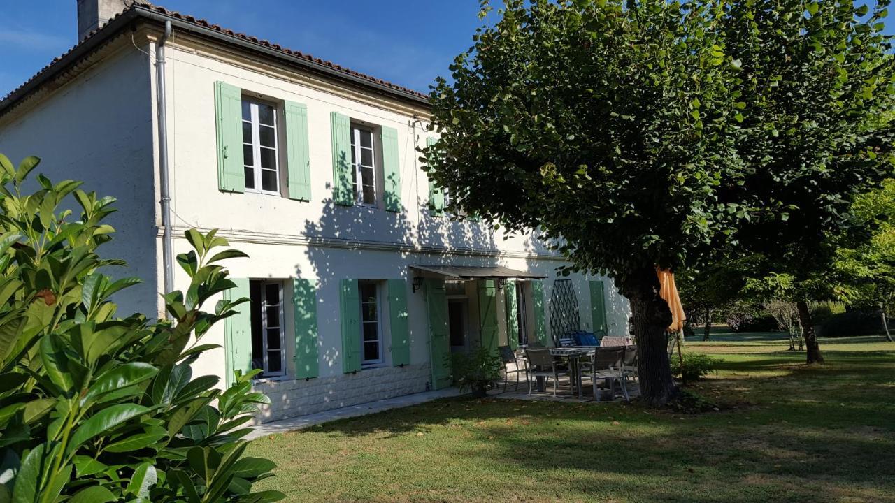 Chez Alexandra Bed & Breakfast Louchats Exterior photo