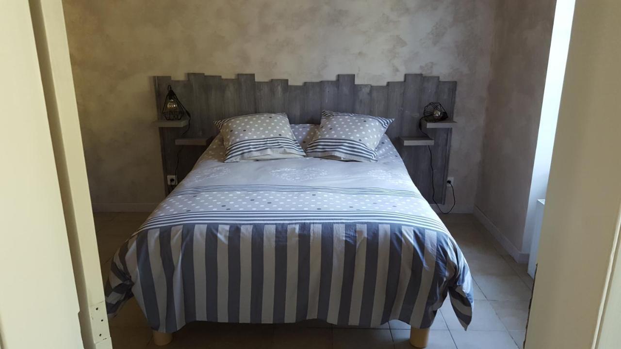 Chez Alexandra Bed & Breakfast Louchats Exterior photo